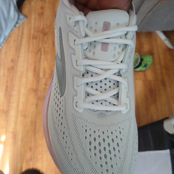Brooks Women’s Glycerin 23 NeutraBrooks Women's Athletic Shoes in White and Pink - Picture 11 of 14